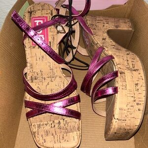 Women’s Metallic Pink Platform Sandals Size 9M